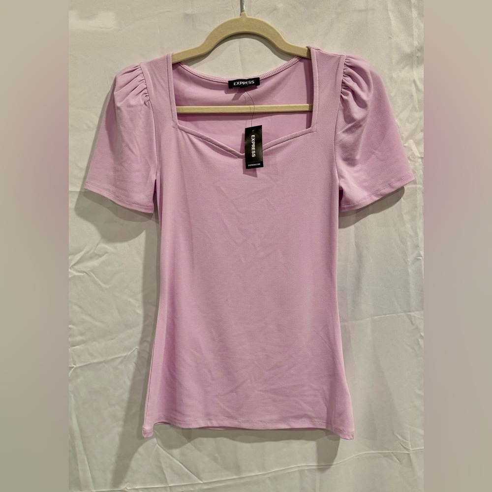 NWT. XS Express puff sleeve top with sweetheart neckline